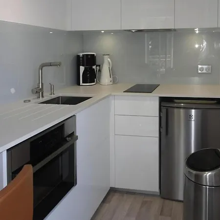 アパート Apartment, Beg Meil *